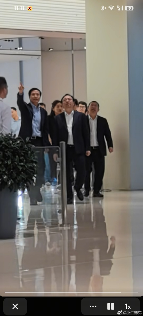中鼎策略 曝王传福参观小米汽车工厂，雷军接待